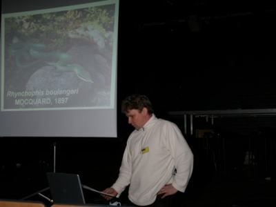 Timo håller föredrag om Rhynchophis på Symposium 2005